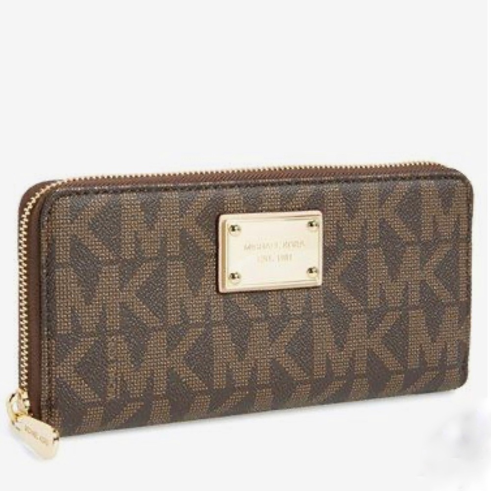 Michael Kors “Jet Set” Continental Wallet